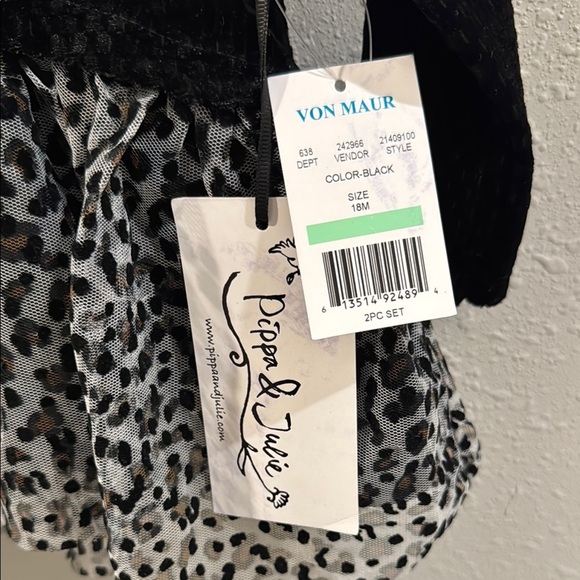 Black and White Leopard Print Blouse - Picture 3 of 4